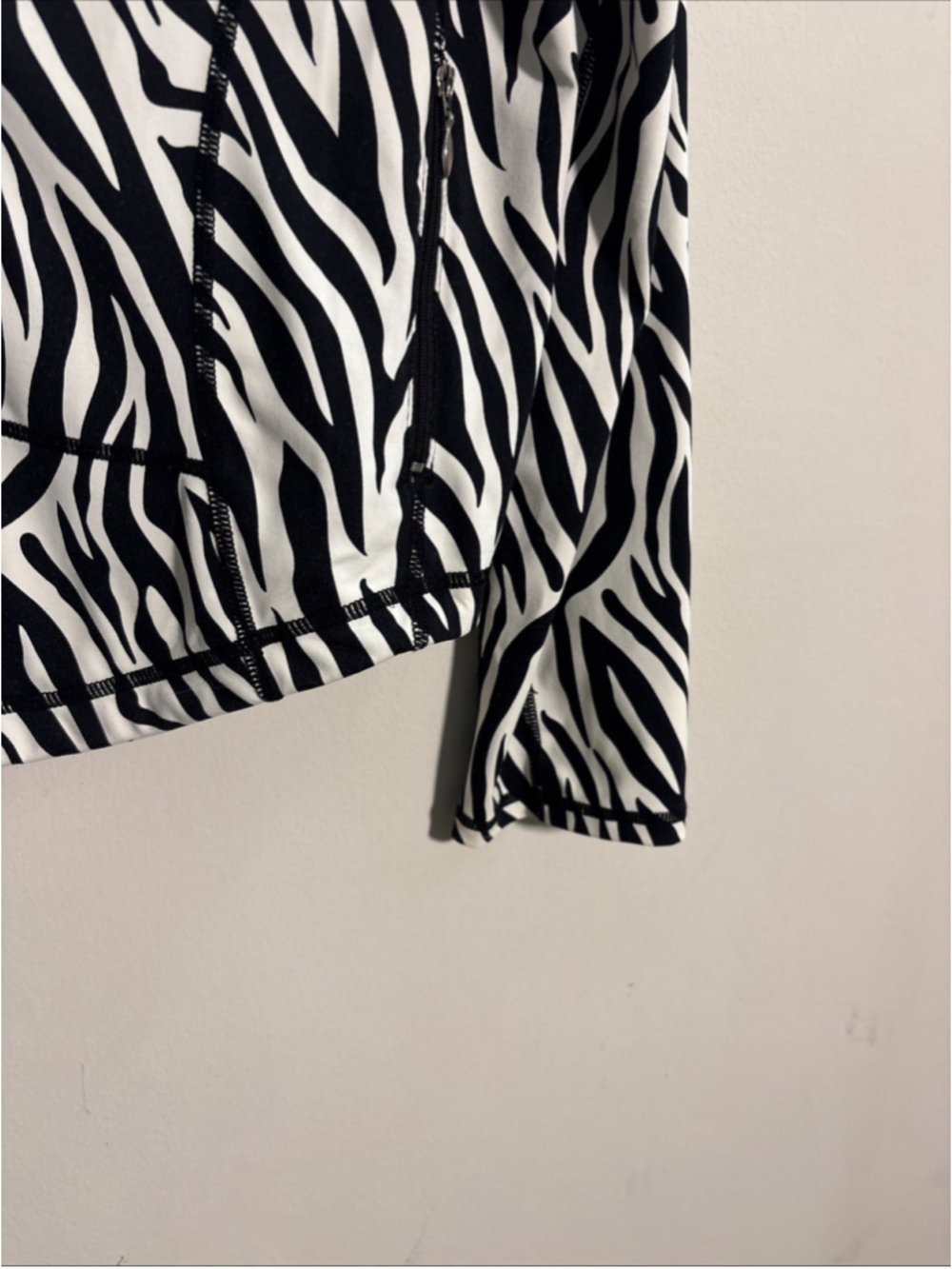 VTG WOMEN’S CHRISTINE ALEXANDER NYLON ZEBRA PRINT JACKET SEQUINS SIZE MEDIUM M - Picture 4 of 8